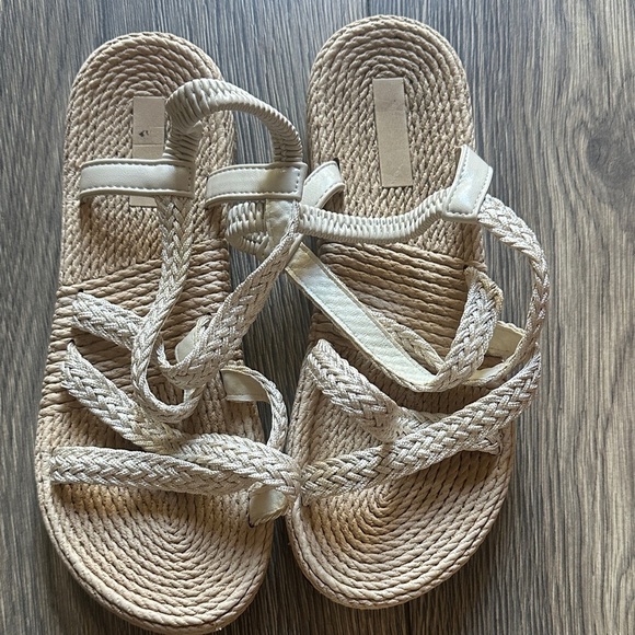 Bundle SHEIN Red and Cream Women's Sandals - Picture 5 of 6